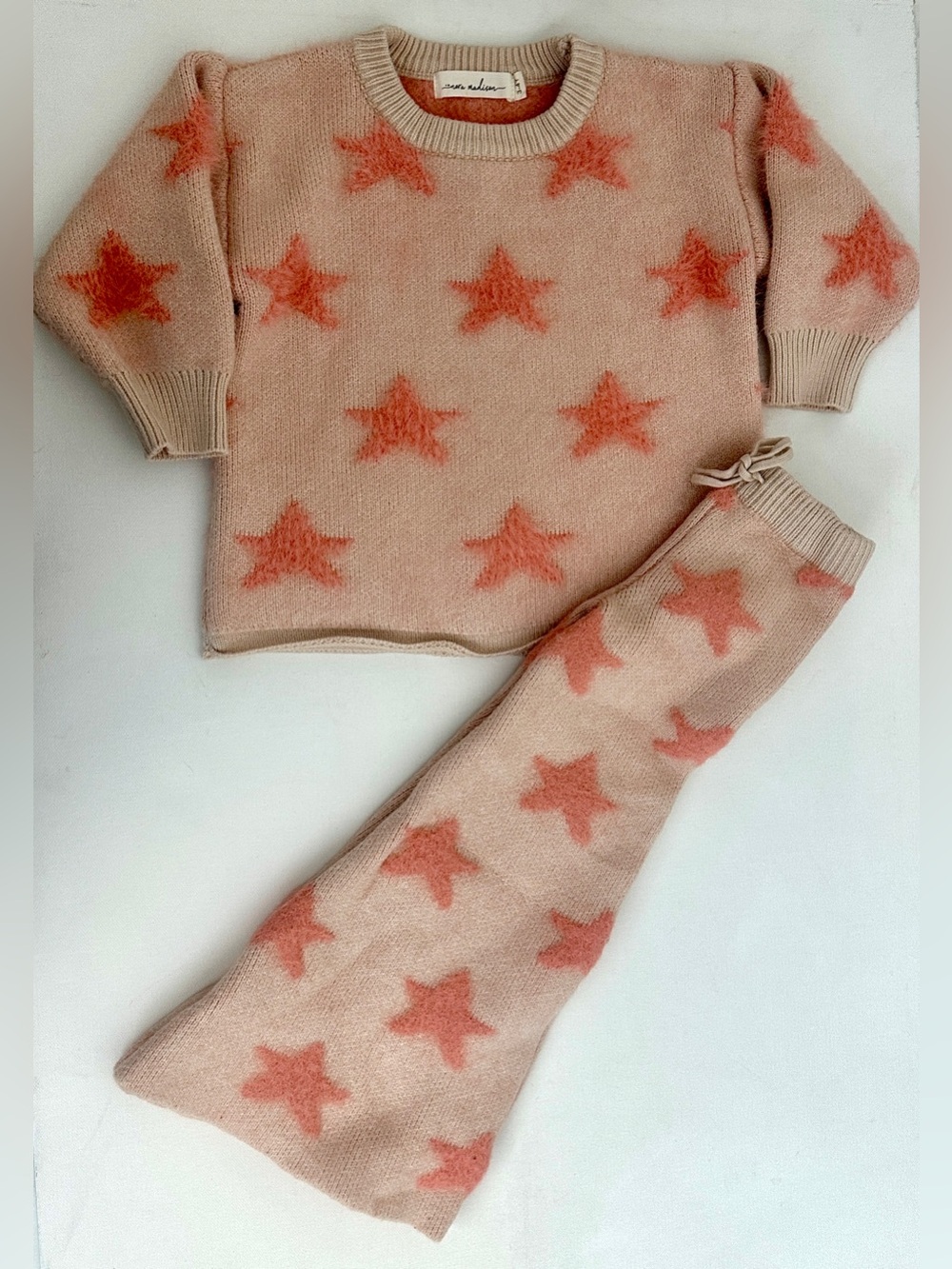 Nora Madison girl’s cozy lounge set.  knit fabric adorned fuzzy. Size 3-4T.